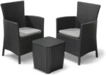 Keter Iowa Set de 3 Piezas para Balcón con Mesa de Almacenaje, 2 Sillones, Cojines y Efecto Ratán - Grafito