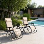 T-LoVendo Pack 2 Tumbonas Zero Gravity Plegables con Mesa Portavasos Beige - Imagen 3